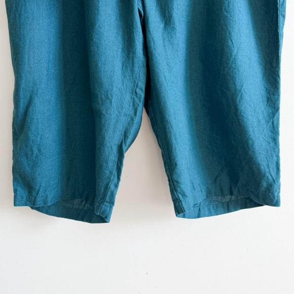 NOTPERFECTLINEN • Cropped Tokyo Linen Pants in Emerald Green - Picture 6 of 13